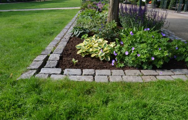 Flower Bed Mulching in Green Bay